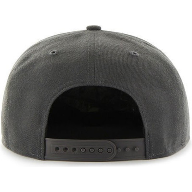 casquette-plate-noire-snapback-new-york-yankees-mlb-captain-47-brand