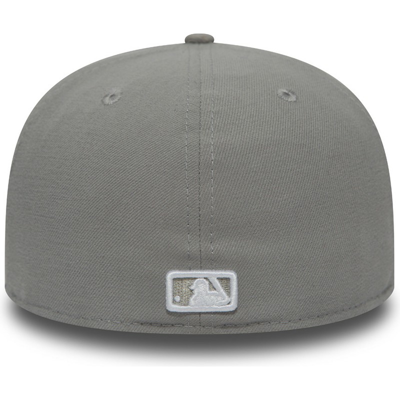 casquette-plate-grise-ajustee-avec-logo-blanc-59fifty-essential-new-york-yankees-mlb-new-era