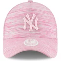 casquette-courbee-rose-ajustable-avec-logo-rose-9forty-a-frame-engineered-fit-new-york-yankees-mlb-new-era
