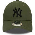 casquette-courbee-verte-ajustable-avec-logo-noir-9forty-league-essential-new-york-yankees-mlb-new-era