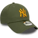 casquette-courbee-verte-ajustable-avec-logo-orange-9forty-league-essential-new-york-yankees-mlb-new-era