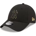casquette-courbee-noire-ajustable-9forty-black-and-gold-new-york-yankees-mlb-new-era