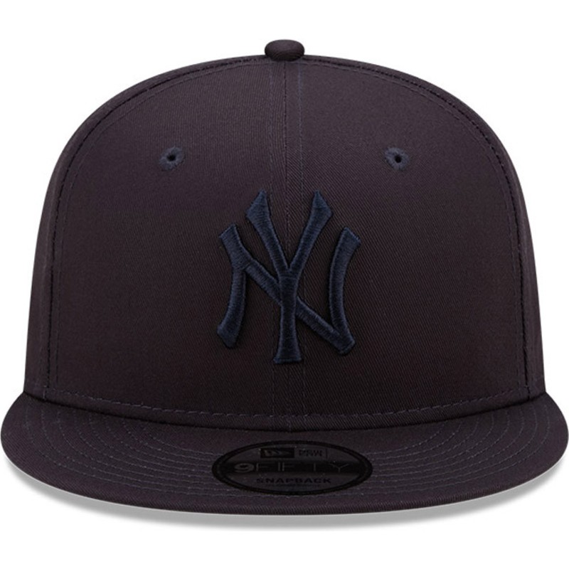 casquette-plate-bleue-marine-snapback-avec-logo-bleu-marine-9fifty-league-essential-new-york-yankees-mlb-new-era