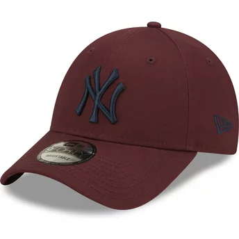 Casquette courbée grenat ajustable avec logo bleu marine 9FORTY League Essential New York Yankees MLB New Era