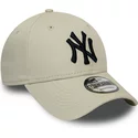 casquette-courbee-beige-ajustable-avec-logo-noir-9forty-league-essential-new-york-yankees-mlb-new-era