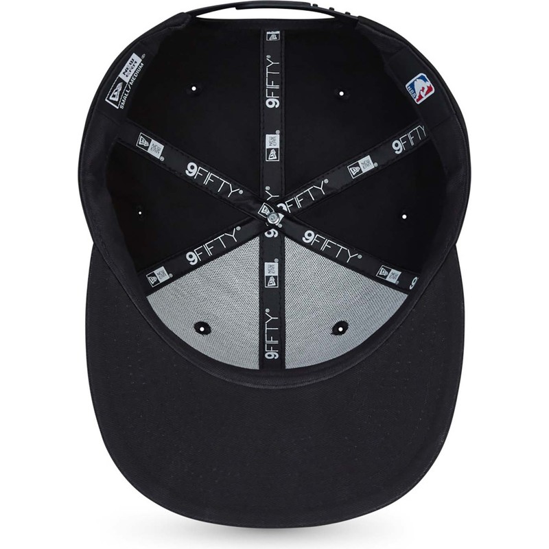 casquette-plate-noire-snapback-avec-logo-noir-9fifty-chicago-bulls-nba-new-era