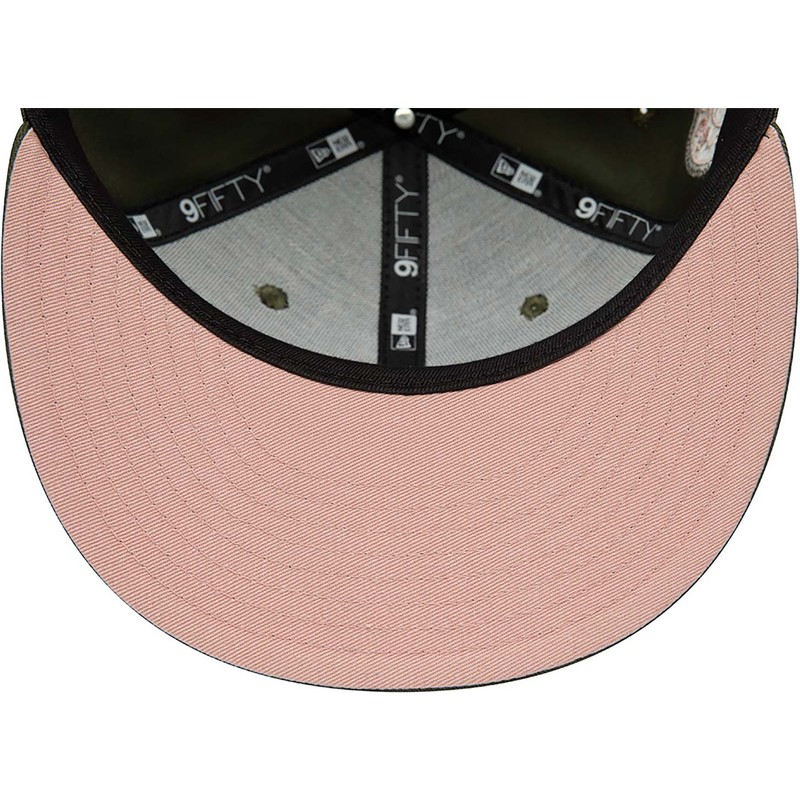 casquette-plate-verte-snapback-avec-logo-rose-9fifty-side-patch-chicago-white-sox-mlb-new-era