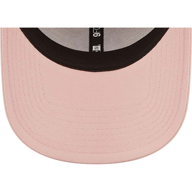 casquette-courbee-rose-ajustable-avec-logo-blanc-9forty-league-essential-new-york-yankees-mlb-new-era