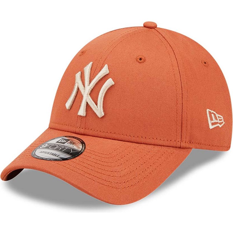 casquette-courbee-orange-ajustable-avec-logo-beige-9forty-league-essential-new-york-yankees-mlb-new-era