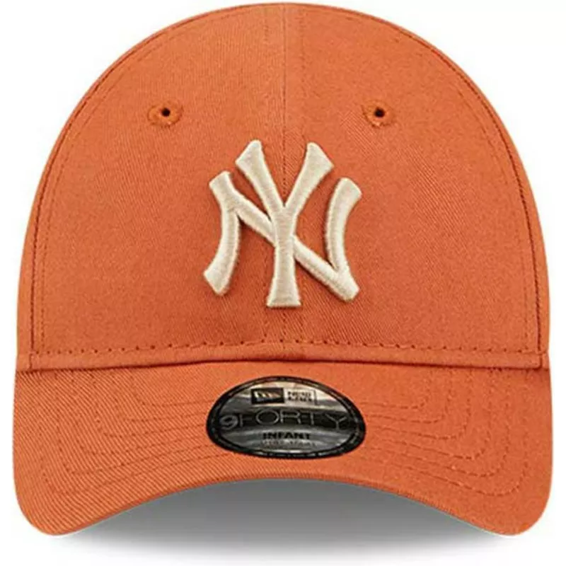 casquette-courbee-orange-ajustable-pour-bambin-avec-logo-beige-9forty-league-essential-new-york-yankees-mlb-new-era