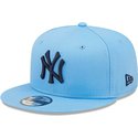 casquette-plate-bleue-snapback-avec-logo-bleu-9fifty-league-essential-new-york-yankees-mlb-new-era