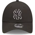casquette-courbee-noire-ajustable-9forty-team-outline-new-york-yankees-mlb-new-era