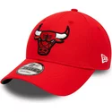casquette-courbee-rouge-ajustable-9forty-team-side-patch-chicago-bulls-nba-new-era