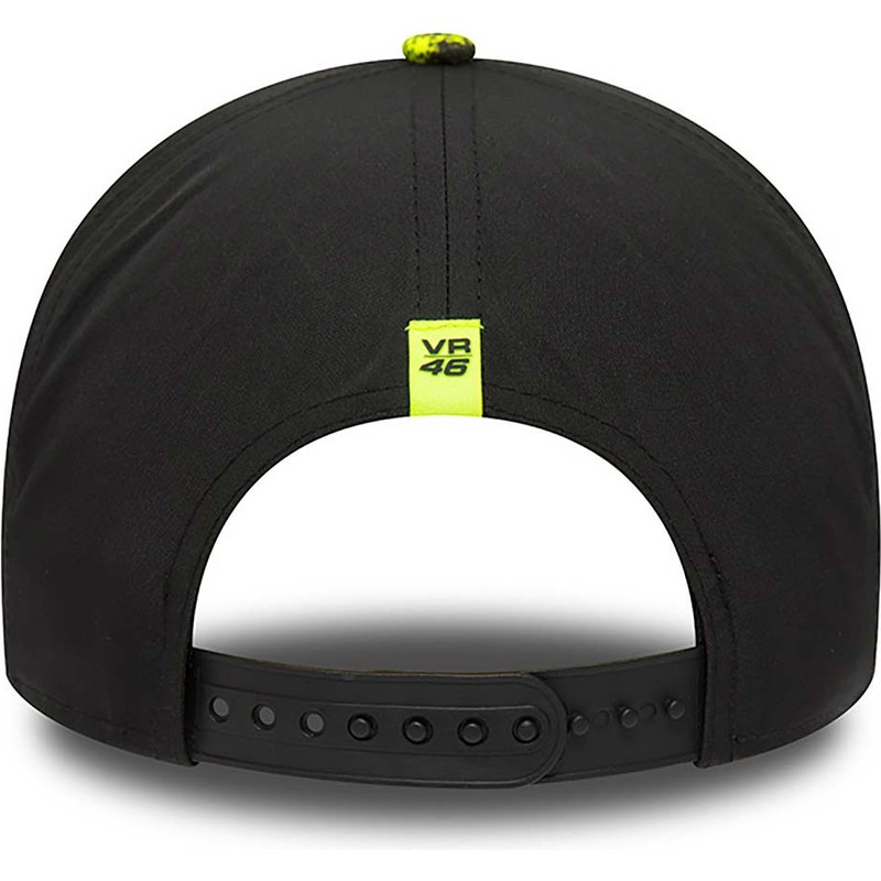 casquette-courbee-jaune-et-noire-snapback-valentino-rossi-vr46-9forty-all-over-print-motogp-new-era