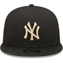 casquette-plate-noire-snapback-avec-logo-beige-9fifty-league-essential-new-york-yankees-mlb-new-era