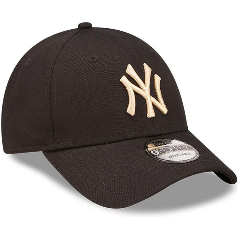 casquette-courbee-noire-ajustable-avec-logo-beige-9forty-league-essential-new-york-yankees-mlb-new-era