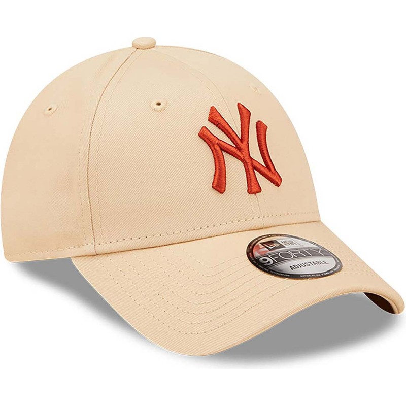 casquette-courbee-beige-ajustable-avec-logo-marron-9forty-league-essential-new-york-yankees-mlb-new-era