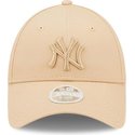 casquette-courbee-beige-ajustable-pour-femme-avec-logo-beige-9forty-league-essential-new-york-yankees-mlb-new-era