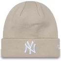 bonnet-beige-pour-femme-cuff-league-essential-new-york-yankees-mlb-new-era