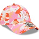 casquette-courbee-rose-ajustable-9forty-all-over-print-seasonal-new-york-yankees-mlb-new-era