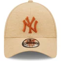 casquette-courbee-marron-ajustable-avec-logo-marron-9forty-pull-essential-new-york-yankees-mlb-new-era