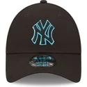 casquette-courbee-noire-ajustable-avec-logo-bleu-9forty-neon-outline-new-york-yankees-mlb-new-era