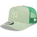 casquette-trucker-verte-claire-avec-logo-vert-a-frame-tonal-mesh-new-york-yankees-mlb-new-era