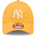 casquette-courbee-orange-claire-ajustable-9forty-league-essential-new-york-yankees-mlb-new-era