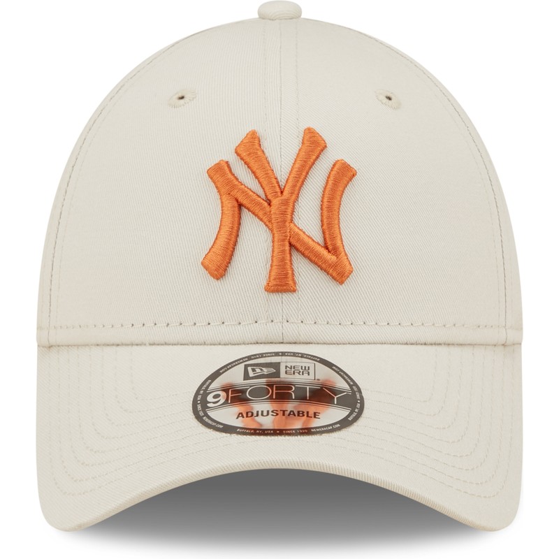 casquette-courbee-beige-ajustable-avec-logo-orange-9forty-league-essential-new-york-yankees-mlb-new-era