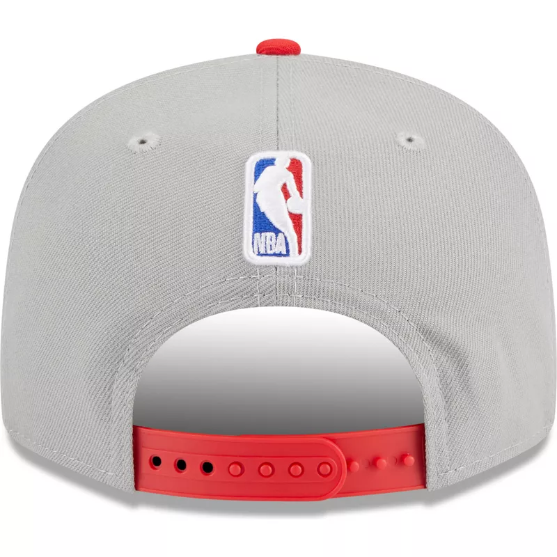 casquette-plate-grise-et-rouge-snapback-9fifty-draft-edition-2023-chicago-bulls-nba-new-era