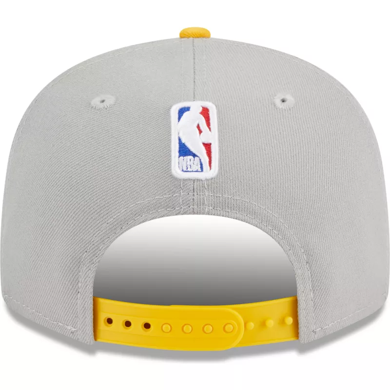 casquette-plate-grise-et-jaune-snapback-9fifty-draft-edition-2023-los-angeles-lakers-nba-new-era