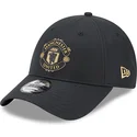 casquette-courbee-noire-ajustable-avec-logo-dore-9forty-manchester-united-football-club-premier-league-new-era