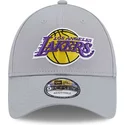 casquette-courbee-grise-ajustable-9forty-team-side-patch-los-angeles-lakers-nba-new-era