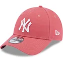 casquette-courbee-rose-claire-ajustable-9forty-league-essential-new-york-yankees-mlb-new-era