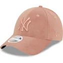 casquette-courbee-rose-ajustable-avec-logo-rose-pour-femme-9forty-velour-new-york-yankees-mlb-new-era