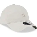 casquette-courbee-beige-ajustable-avec-logo-beige-9twenty-mini-logo-new-york-yankees-mlb-new-era