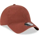 casquette-courbee-marron-ajustable-avec-logo-marron-9twenty-mini-logo-new-york-yankees-mlb-new-era