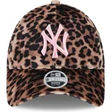 casquette-courbee-leopard-ajustable-avec-logo-rose-pour-femme-9forty-velour-new-york-yankees-mlb-new-era