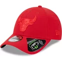 casquette-courbee-rouge-ajustable-avec-logo-rouge-9forty-repreve-outline-chicago-bulls-nba-new-era