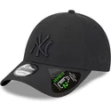 casquette-courbee-noire-ajustable-avec-logo-noir-9forty-repreve-outline-new-york-yankees-mlb-new-era