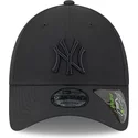casquette-courbee-noire-ajustable-avec-logo-noir-9forty-repreve-outline-new-york-yankees-mlb-new-era