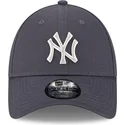 casquette-courbee-grise-ajustable-9forty-metallic-new-york-yankees-mlb-new-era