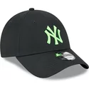 casquette-courbee-noire-ajustable-avec-logo-vert-9forty-neon-new-york-yankees-mlb-new-era