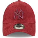 casquette-courbee-rouge-ajustable-avec-logo-rouge-9forty-towelling-new-york-yankees-mlb-new-era