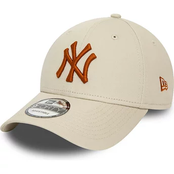 Casquette courbée beige ajustable avec logo marron 9FORTY League Essential New York Yankees MLB New Era