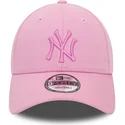 casquette-courbee-rose-ajustable-avec-logo-rose-9forty-league-essential-new-york-yankees-mlb-new-era