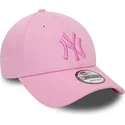 casquette-courbee-rose-ajustable-avec-logo-rose-9forty-league-essential-new-york-yankees-mlb-new-era