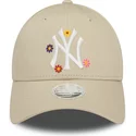 casquette-courbee-beige-ajustable-pour-femme-9forty-flower-new-york-yankees-mlb-new-era