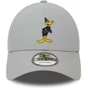 casquette-courbee-grise-ajustable-9forty-character-daffy-duck-looney-tunes-new-era
