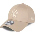 casquette-courbee-beige-ajustable-avec-logo-beige-9forty-league-essential-new-york-yankees-mlb-new-era